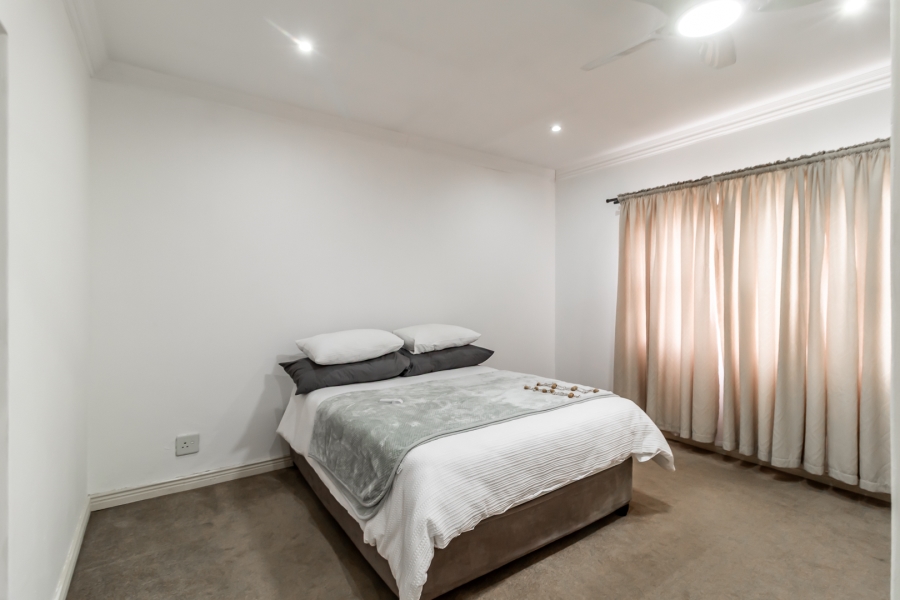 2 Bedroom Property for Sale in Waverley Gauteng
