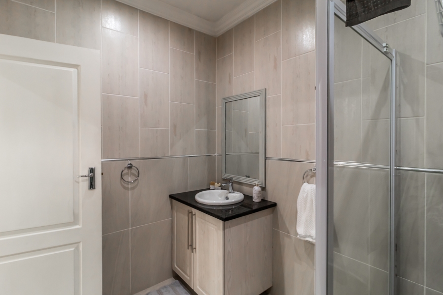 2 Bedroom Property for Sale in Waverley Gauteng