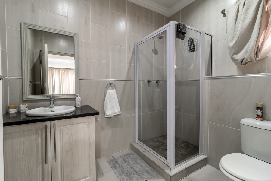 2 Bedroom Property for Sale in Waverley Gauteng