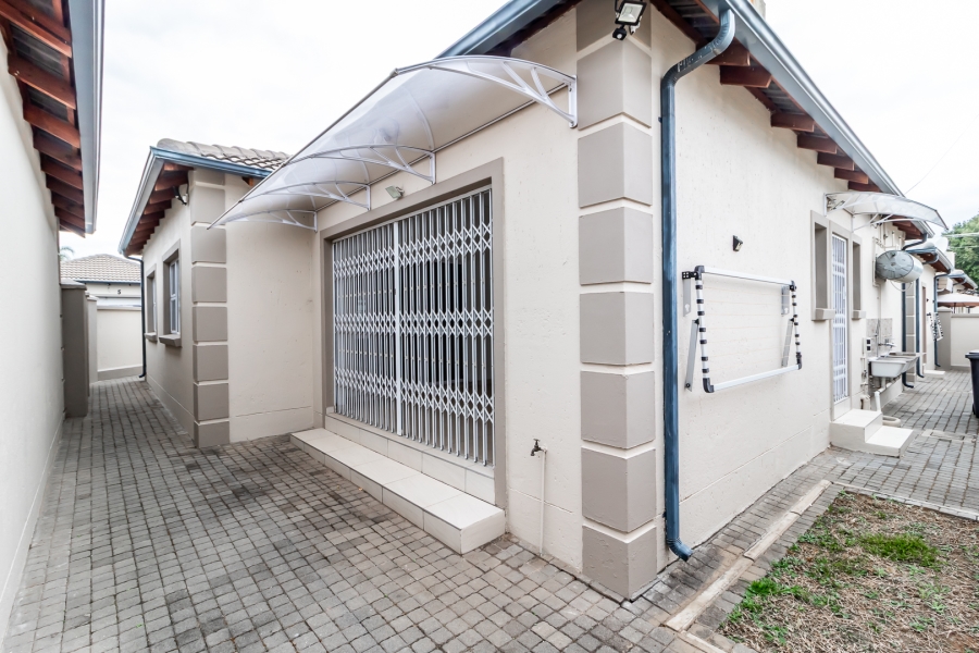 2 Bedroom Property for Sale in Waverley Gauteng