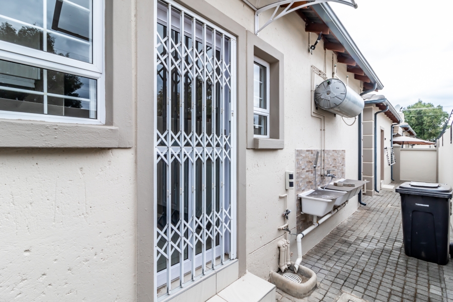 2 Bedroom Property for Sale in Waverley Gauteng