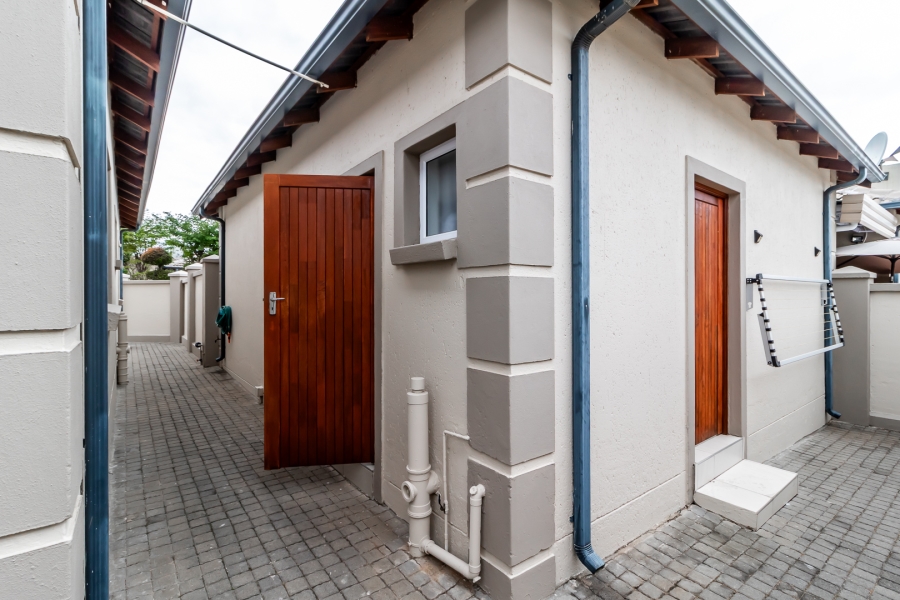 2 Bedroom Property for Sale in Waverley Gauteng