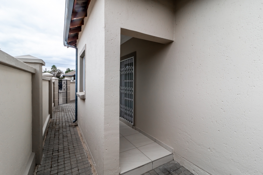 2 Bedroom Property for Sale in Waverley Gauteng
