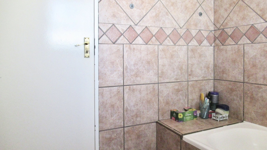 2 Bedroom Property for Sale in Sharonlea Gauteng
