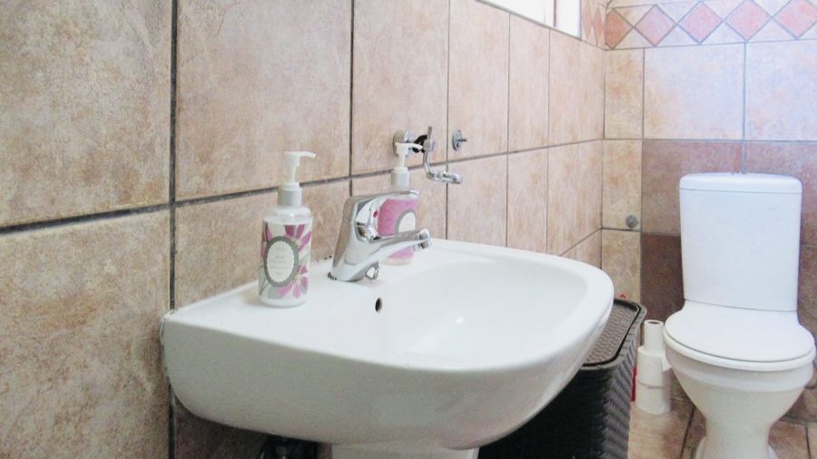 2 Bedroom Property for Sale in Sharonlea Gauteng