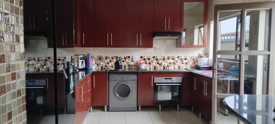 3 Bedroom Property for Sale in Roodekop Gauteng