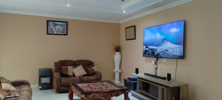 3 Bedroom Property for Sale in Roodekop Gauteng
