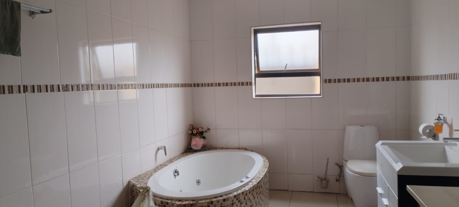 3 Bedroom Property for Sale in Roodekop Gauteng
