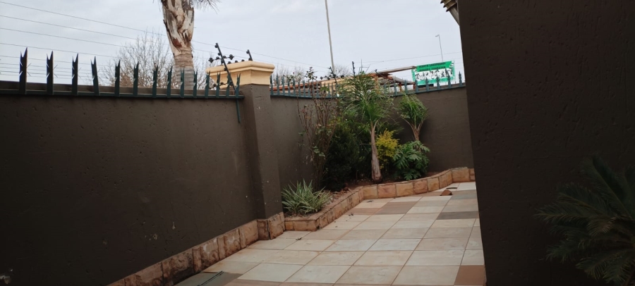 3 Bedroom Property for Sale in Roodekop Gauteng