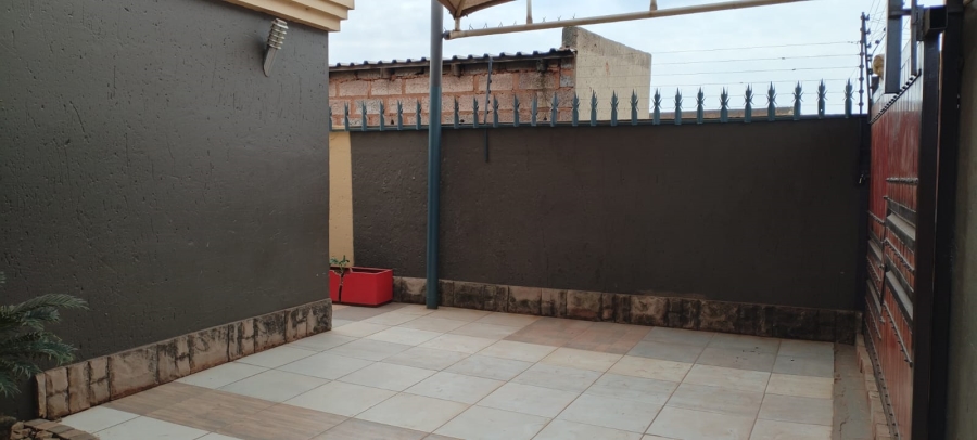 3 Bedroom Property for Sale in Roodekop Gauteng