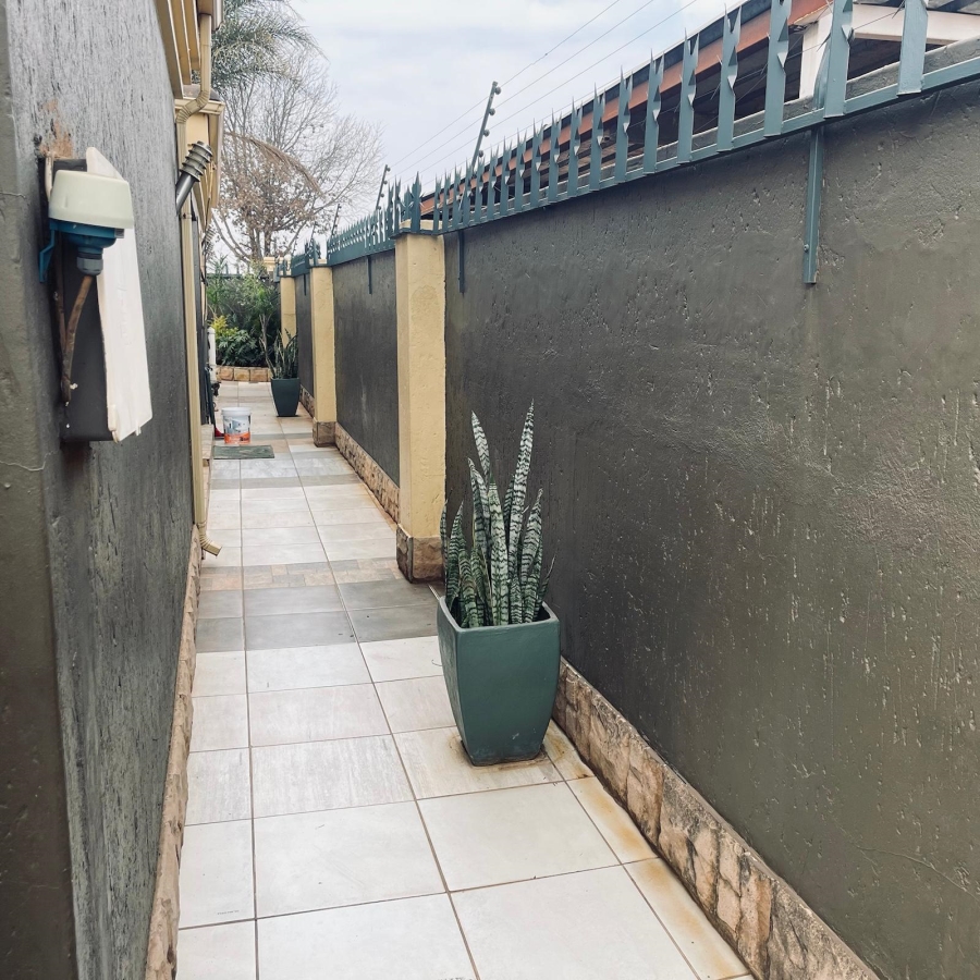 3 Bedroom Property for Sale in Roodekop Gauteng