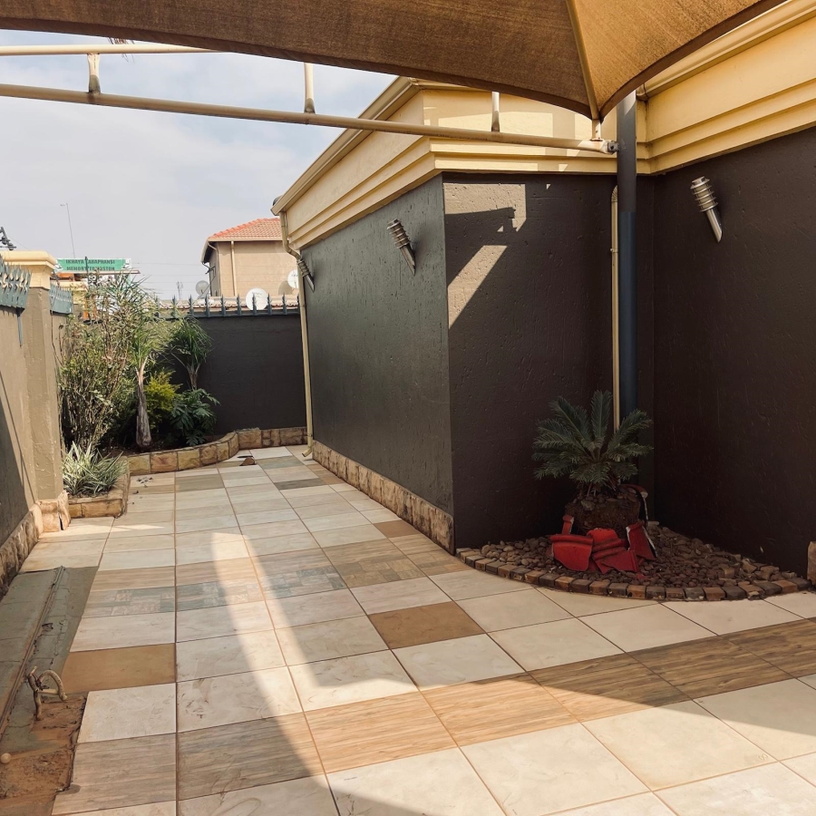 3 Bedroom Property for Sale in Roodekop Gauteng