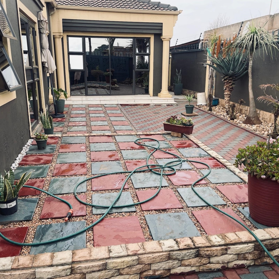 3 Bedroom Property for Sale in Roodekop Gauteng