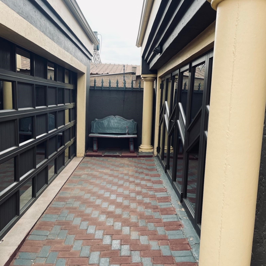 3 Bedroom Property for Sale in Roodekop Gauteng