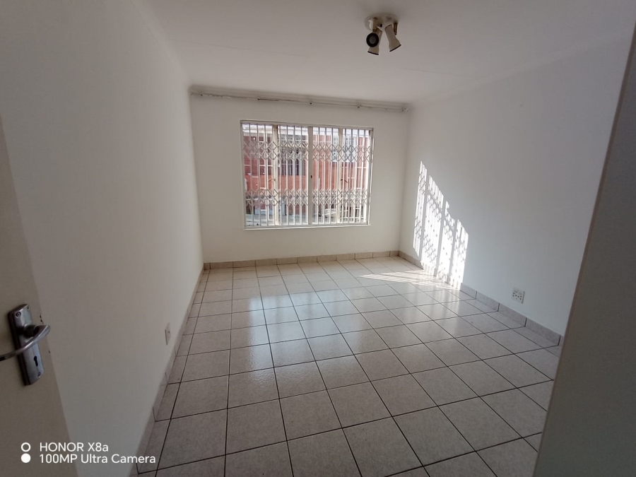 To Let 2 Bedroom Property for Rent in Orange Grove Gauteng