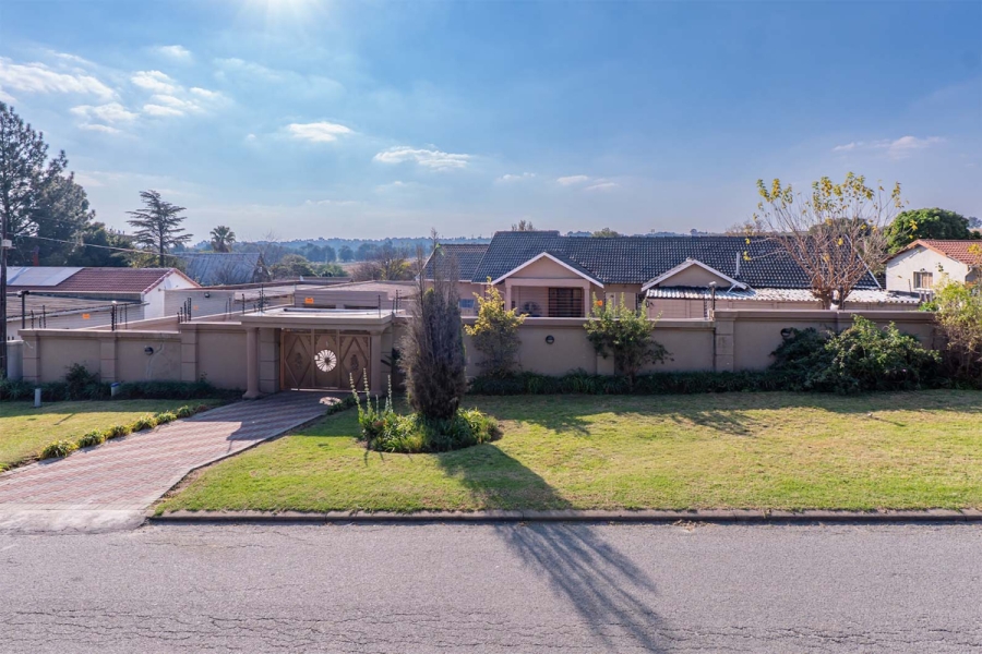 6 Bedroom Property for Sale in Esther Park Gauteng