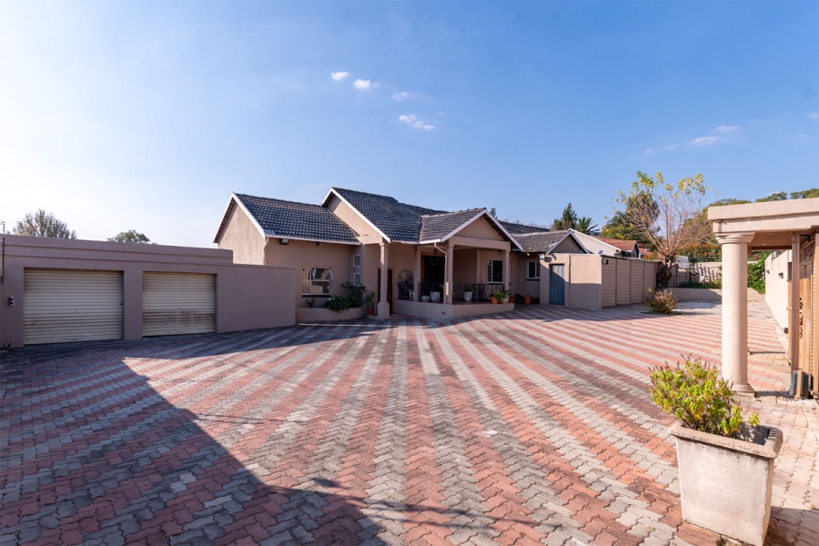 6 Bedroom Property for Sale in Esther Park Gauteng