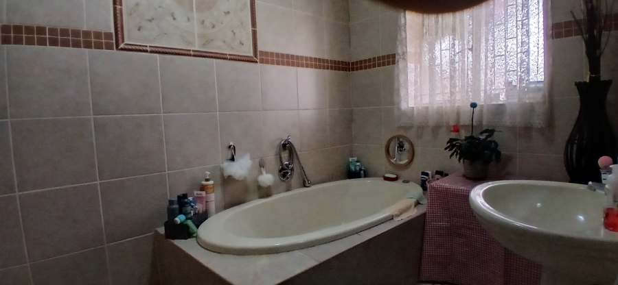 3 Bedroom Property for Sale in New Redruth Gauteng
