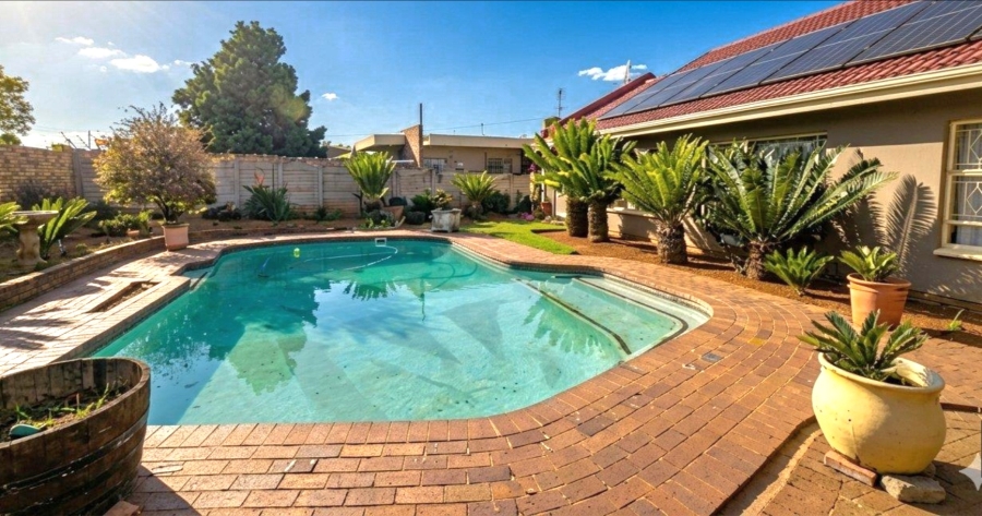 5 Bedroom Property for Sale in Albemarle Ext 2 Gauteng