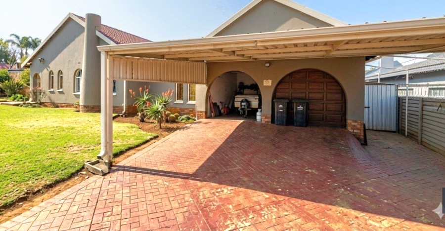 5 Bedroom Property for Sale in Albemarle Ext 2 Gauteng