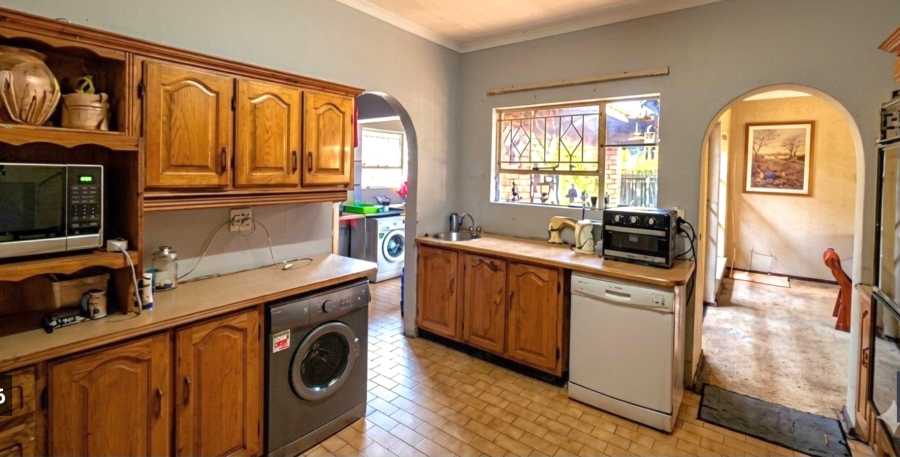 5 Bedroom Property for Sale in Albemarle Ext 2 Gauteng
