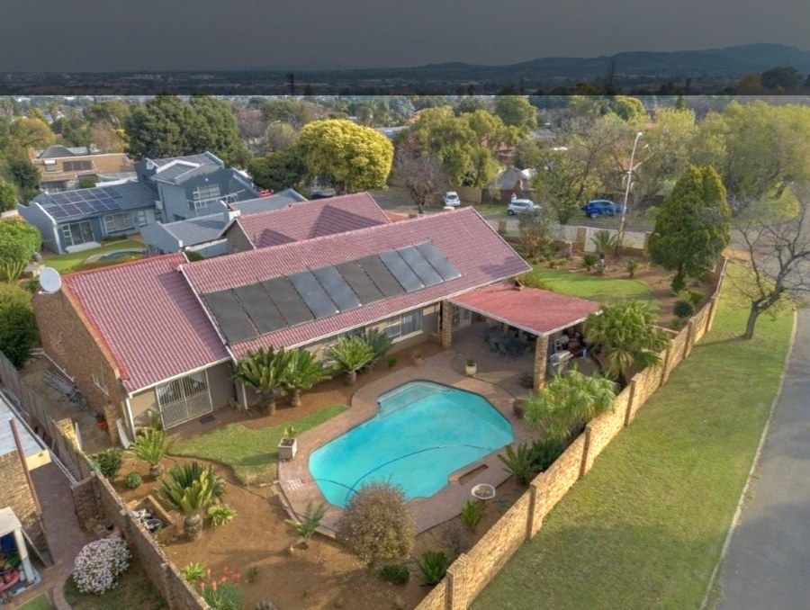 5 Bedroom Property for Sale in Albemarle Ext 2 Gauteng