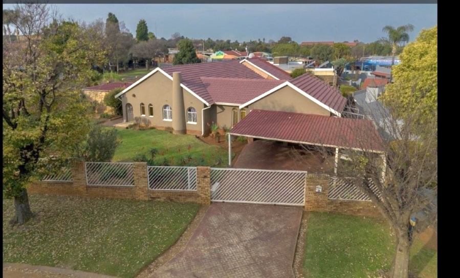 5 Bedroom Property for Sale in Albemarle Ext 2 Gauteng
