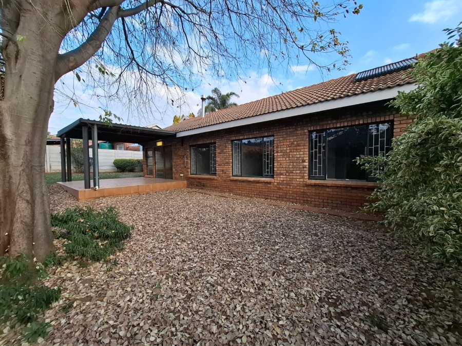 To Let 3 Bedroom Property for Rent in Garsfontein Gauteng