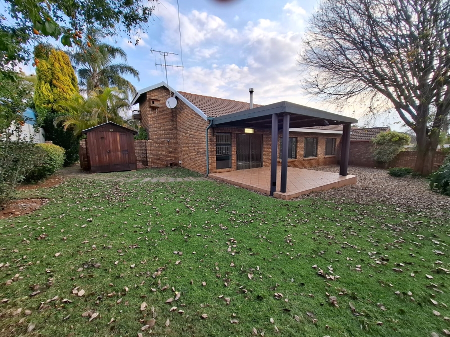 To Let 3 Bedroom Property for Rent in Garsfontein Gauteng