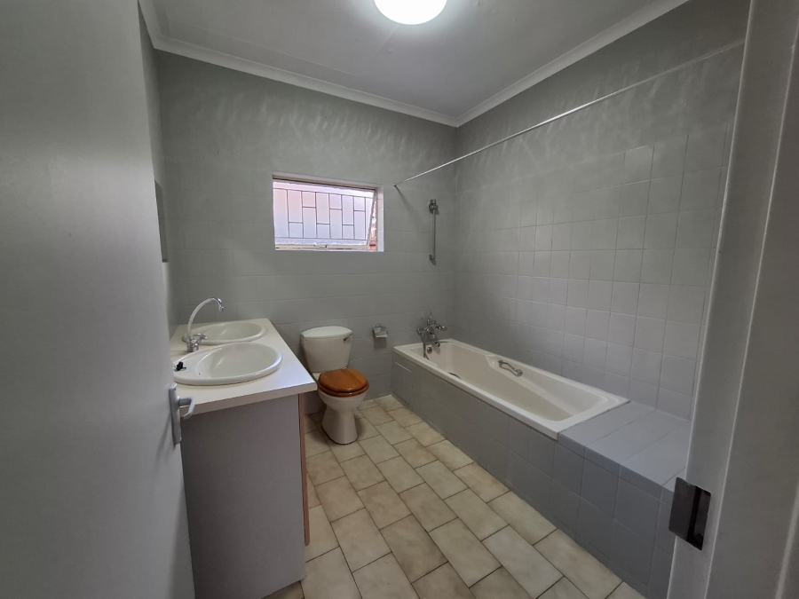 To Let 3 Bedroom Property for Rent in Garsfontein Gauteng