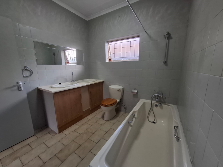 To Let 3 Bedroom Property for Rent in Garsfontein Gauteng