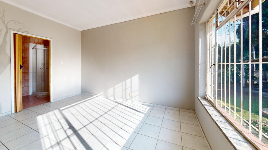 6 Bedroom Property for Sale in Freeway Park Gauteng