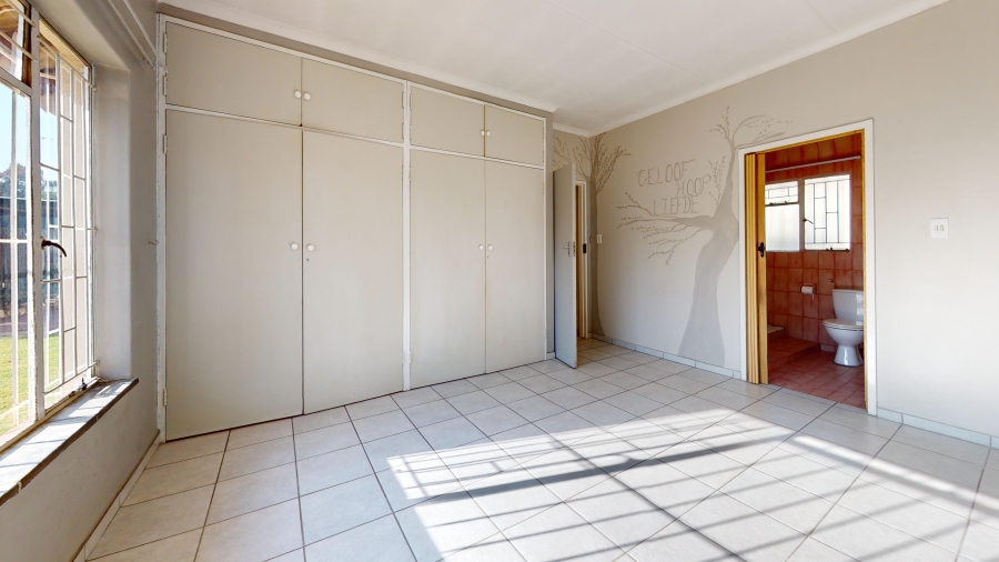 6 Bedroom Property for Sale in Freeway Park Gauteng
