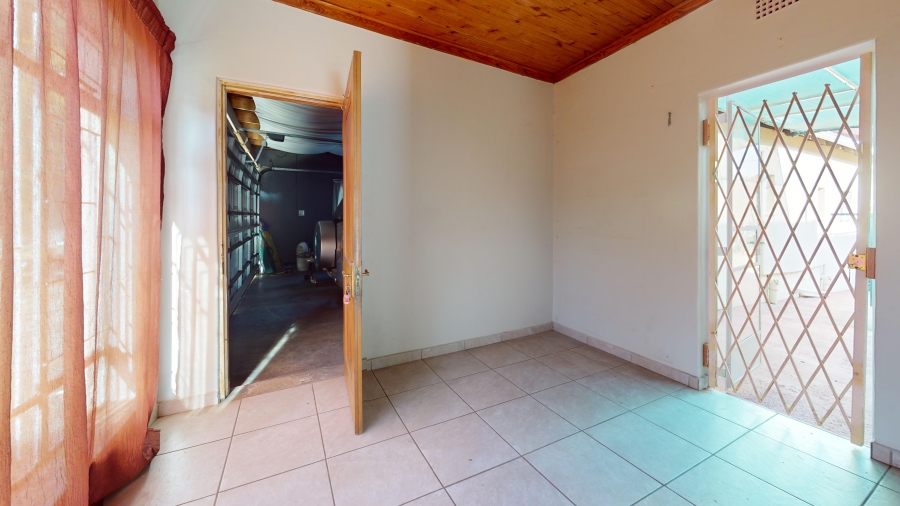 6 Bedroom Property for Sale in Freeway Park Gauteng