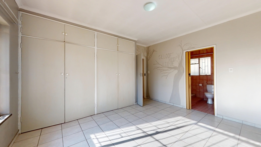 6 Bedroom Property for Sale in Freeway Park Gauteng