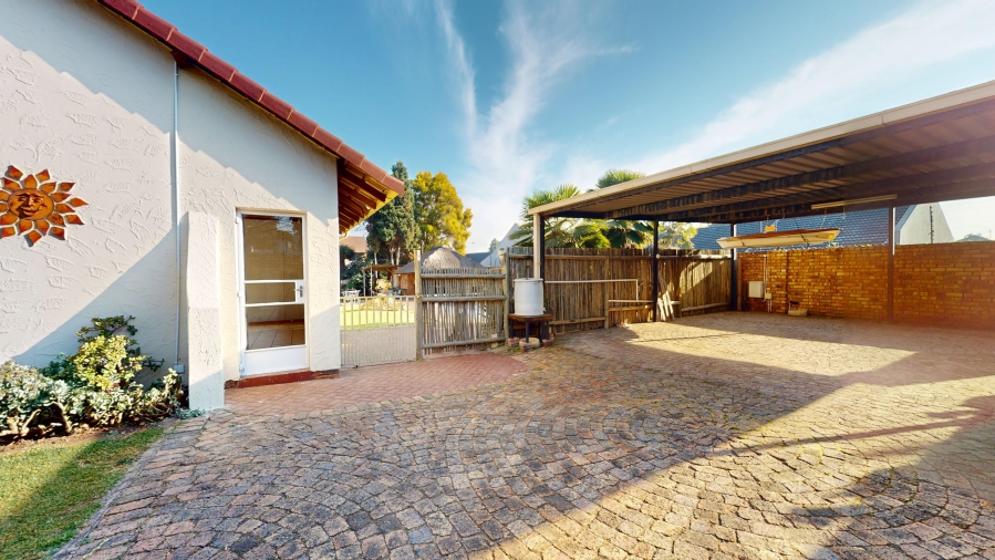 6 Bedroom Property for Sale in Freeway Park Gauteng
