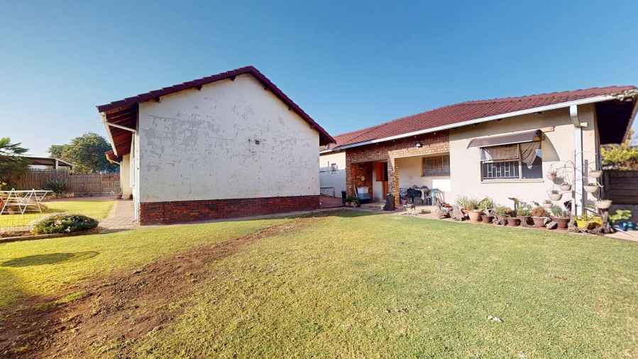 6 Bedroom Property for Sale in Freeway Park Gauteng