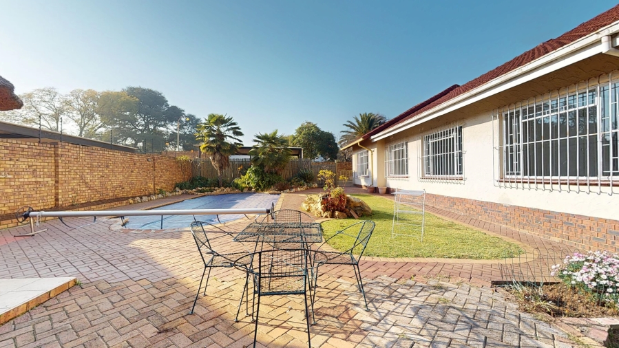 6 Bedroom Property for Sale in Freeway Park Gauteng
