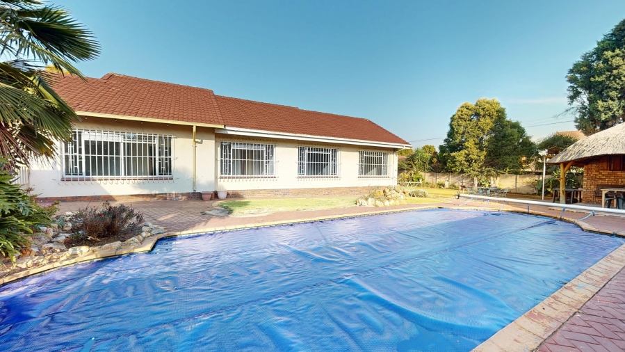 6 Bedroom Property for Sale in Freeway Park Gauteng