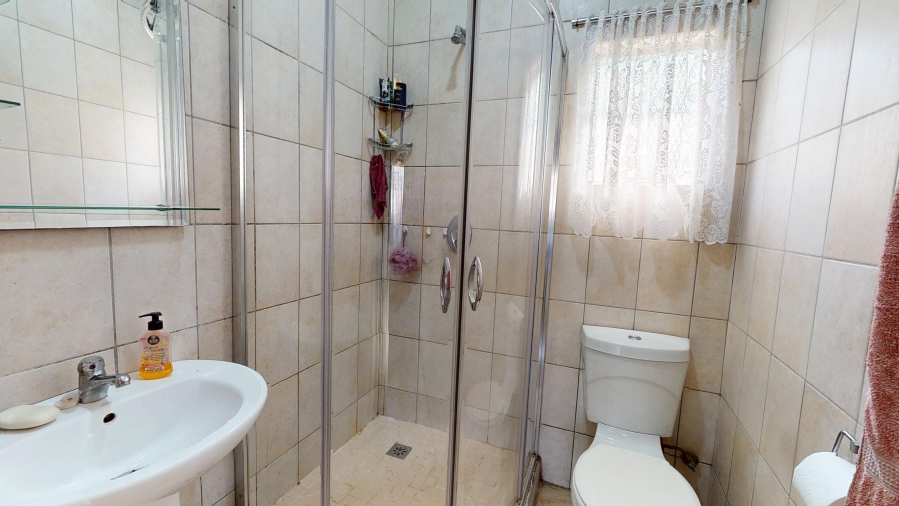 6 Bedroom Property for Sale in Freeway Park Gauteng
