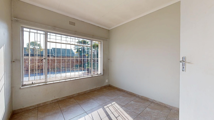 6 Bedroom Property for Sale in Freeway Park Gauteng