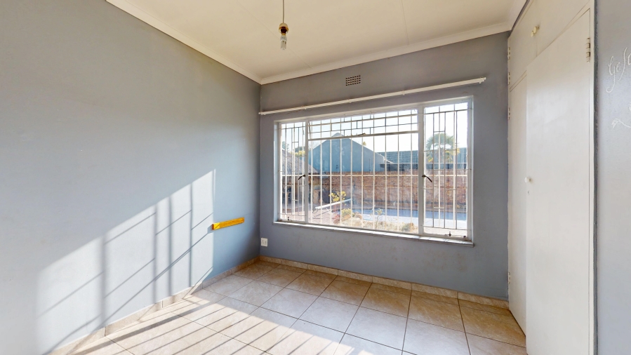 6 Bedroom Property for Sale in Freeway Park Gauteng