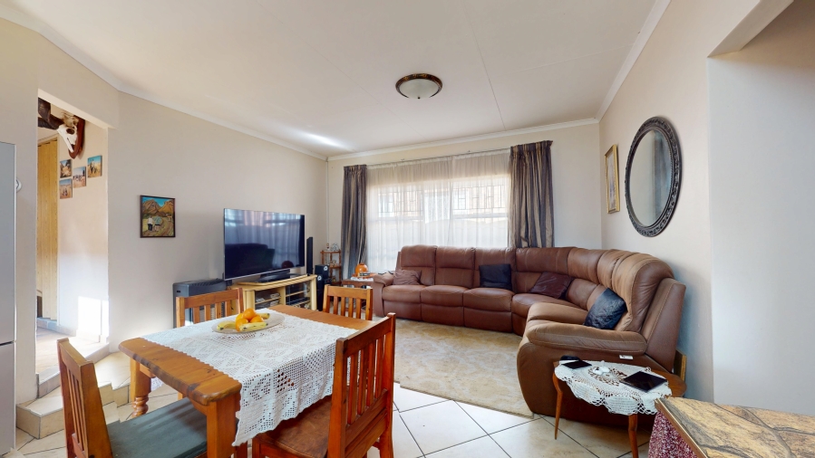 6 Bedroom Property for Sale in Freeway Park Gauteng