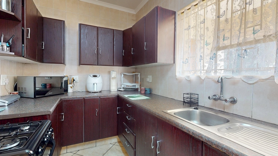 6 Bedroom Property for Sale in Freeway Park Gauteng