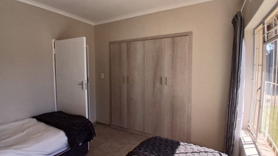 6 Bedroom Property for Sale in Freeway Park Gauteng