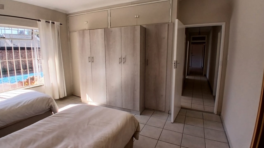6 Bedroom Property for Sale in Freeway Park Gauteng
