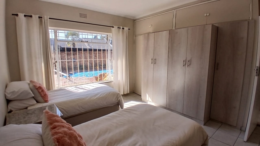 6 Bedroom Property for Sale in Freeway Park Gauteng