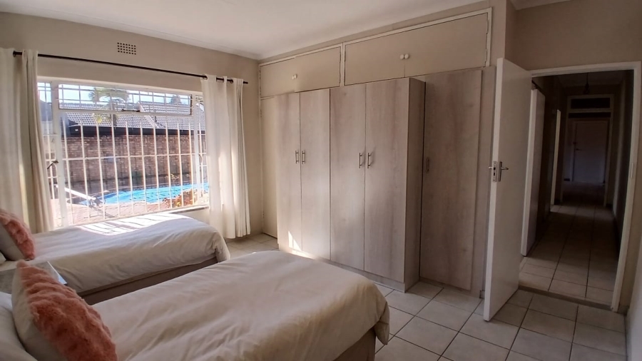 6 Bedroom Property for Sale in Freeway Park Gauteng
