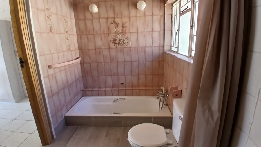 6 Bedroom Property for Sale in Freeway Park Gauteng