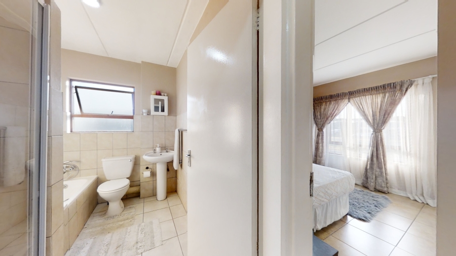 2 Bedroom Property for Sale in Jansenpark Gauteng